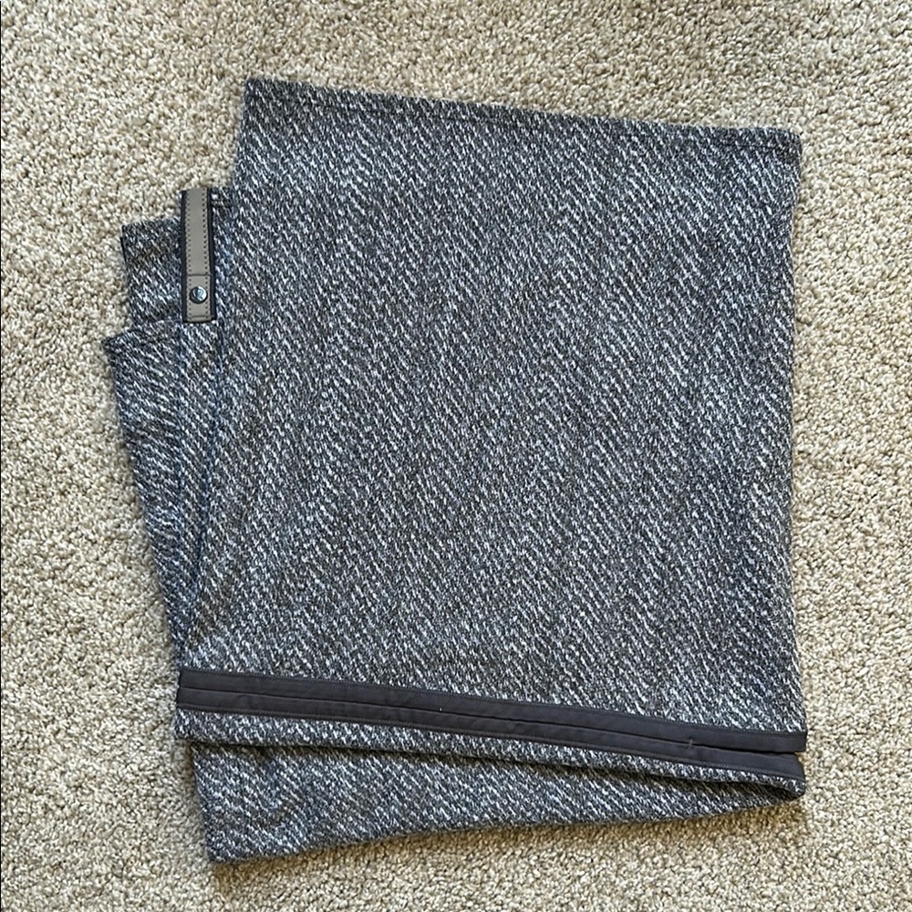 Lululemon Vinyasa Gray Scarf